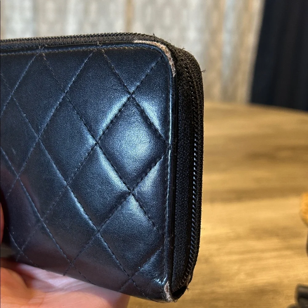 107. CHANEL Black Quilted Zipper Wallet-COA